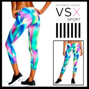 Victoria’s Secret knockout crop leggings EUC size M